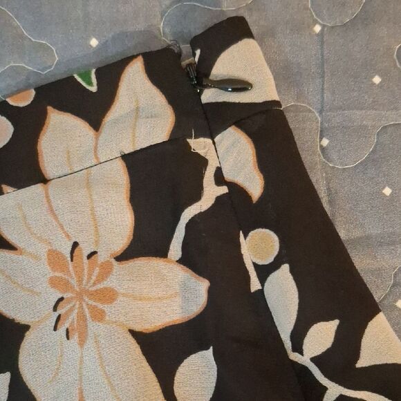 LOFT Floral Black and Cream Skirt size 12 NWT - Picture 2 of 6